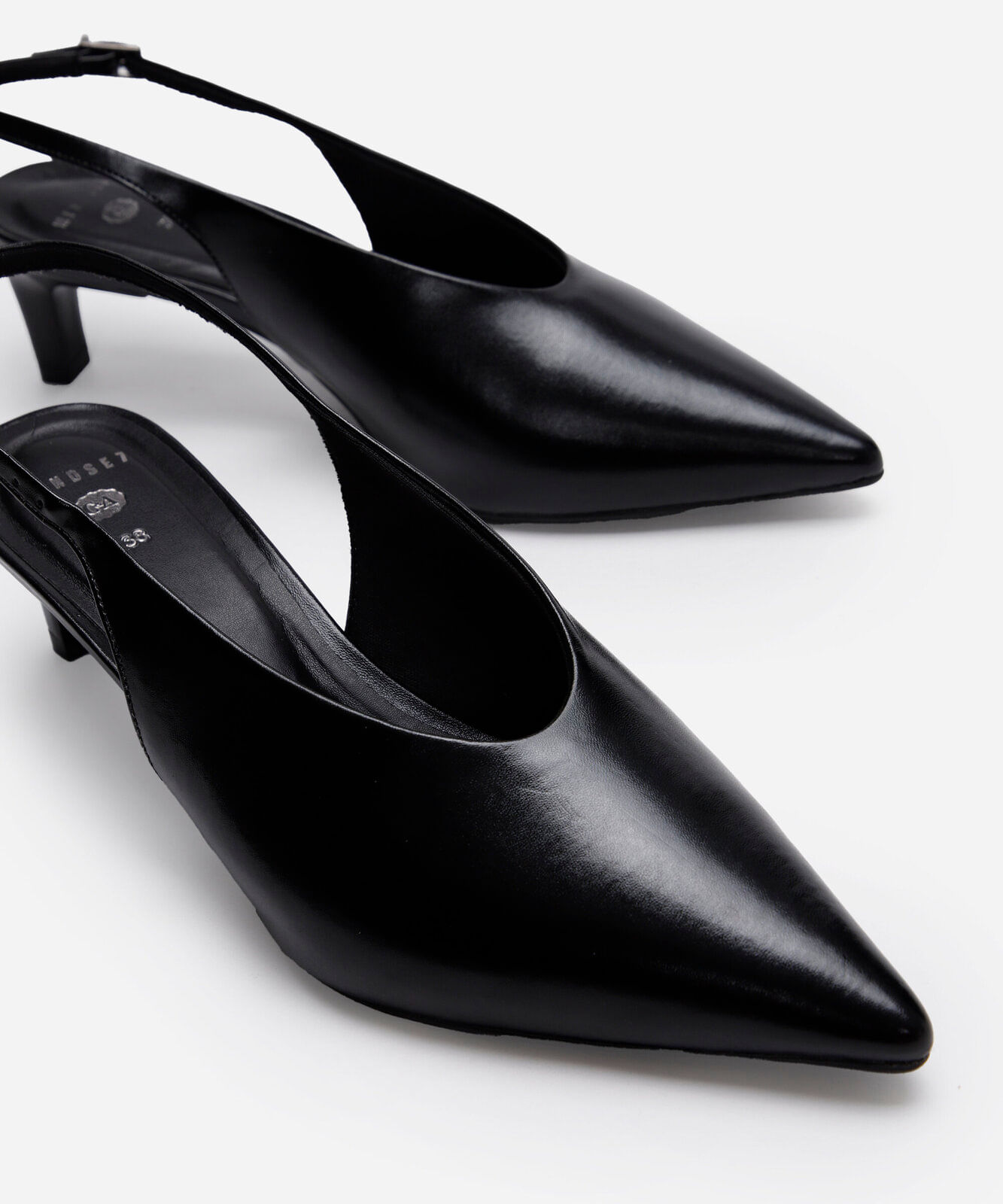 scarpin bico fino mindset preto