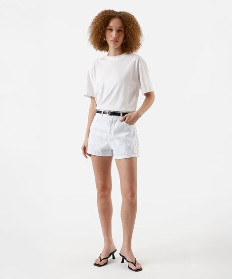 short feminino em sarja com bordado richelieu branco