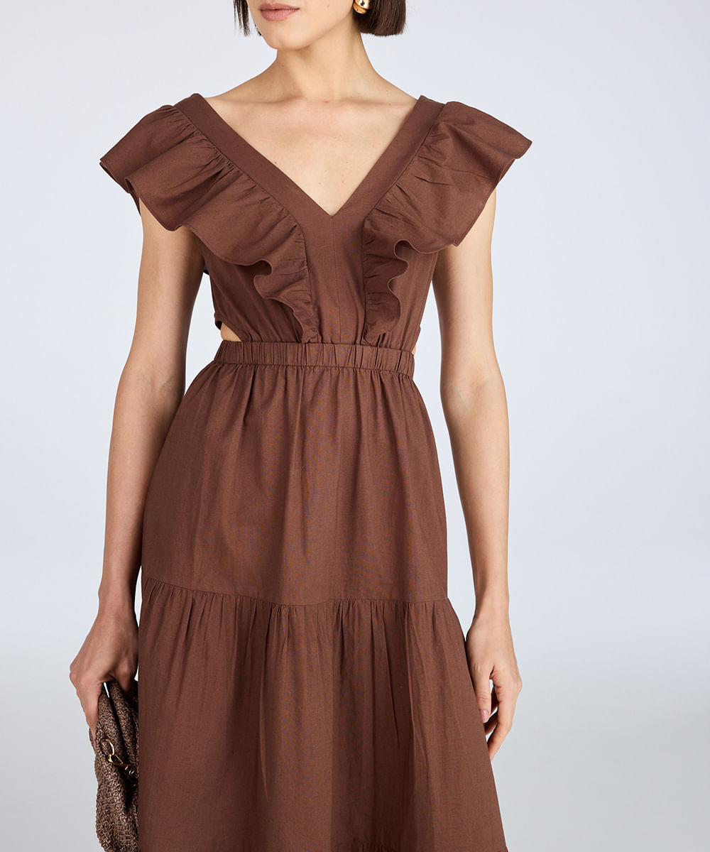 vestido evasê feminino com babados e recortes marrom