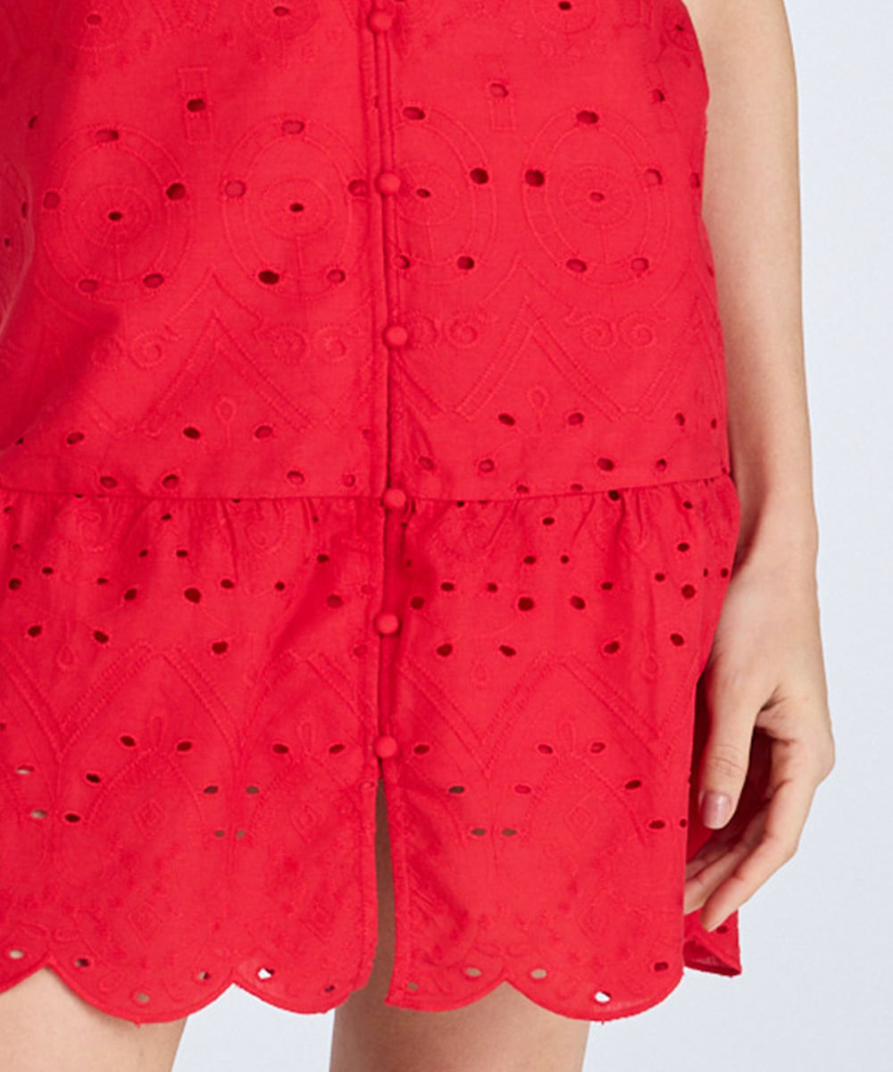 vestido curto feminino de laise com botão arabesco vermelho