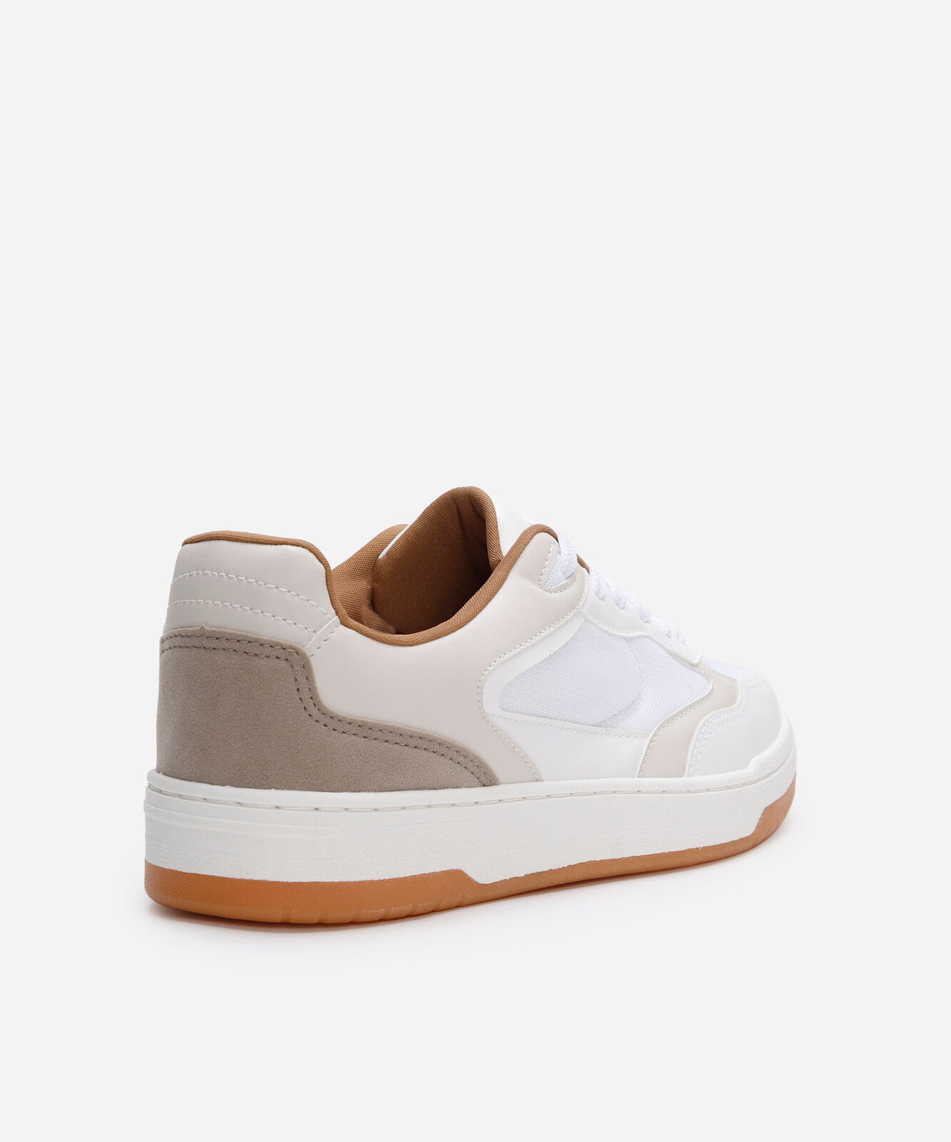 tênis casual com recortes branco