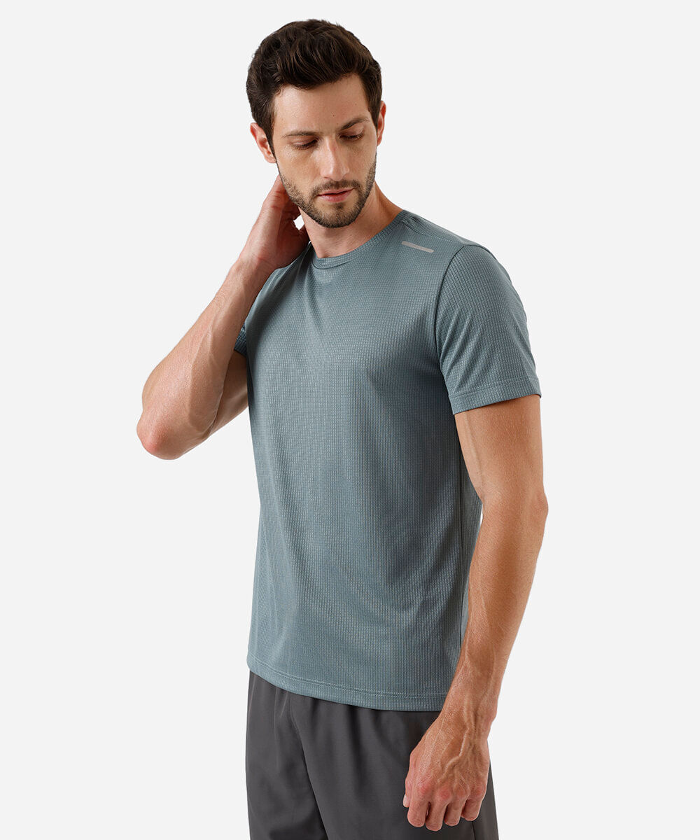 camiseta masculina esportiva quadriculada cinza
