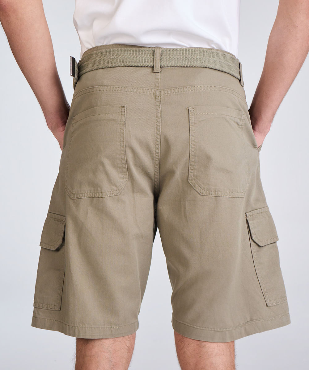 bermuda cargo de sarja com cinto verde