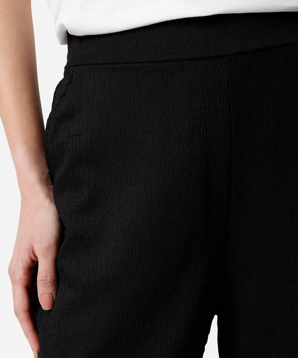 calça reta básica feminina cós elástico texturizada preta