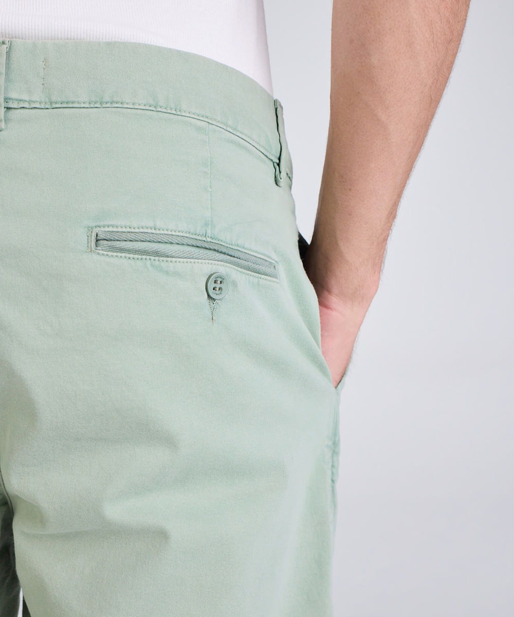 bermuda slim masculina de sarja verde