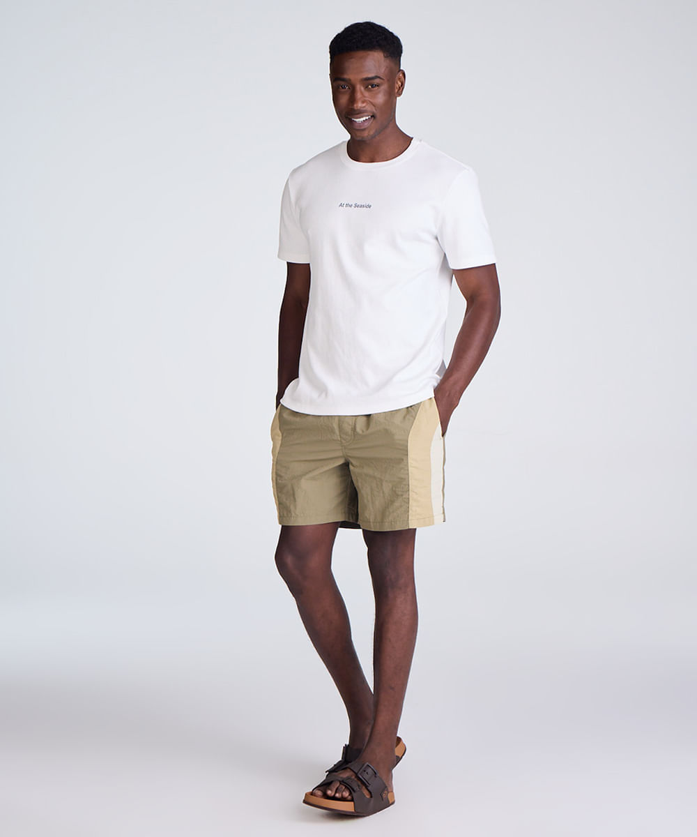 short reto masculino de poliamida com recortes verde