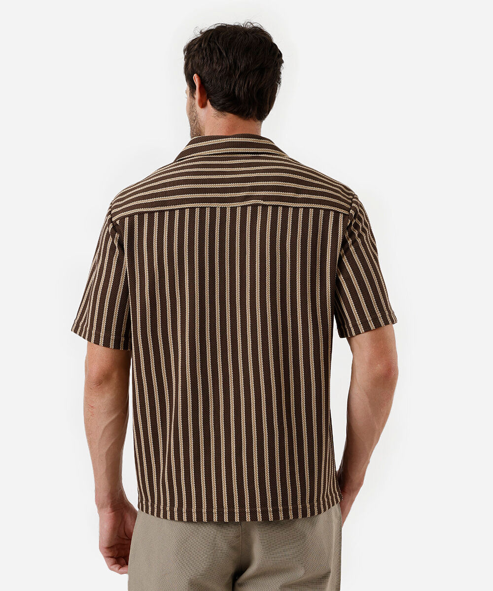 camisa masculina manga curta listrada marrom
