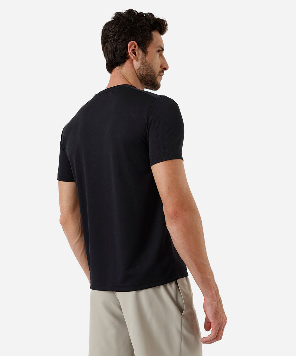 camiseta masculina esportiva com recorte preta