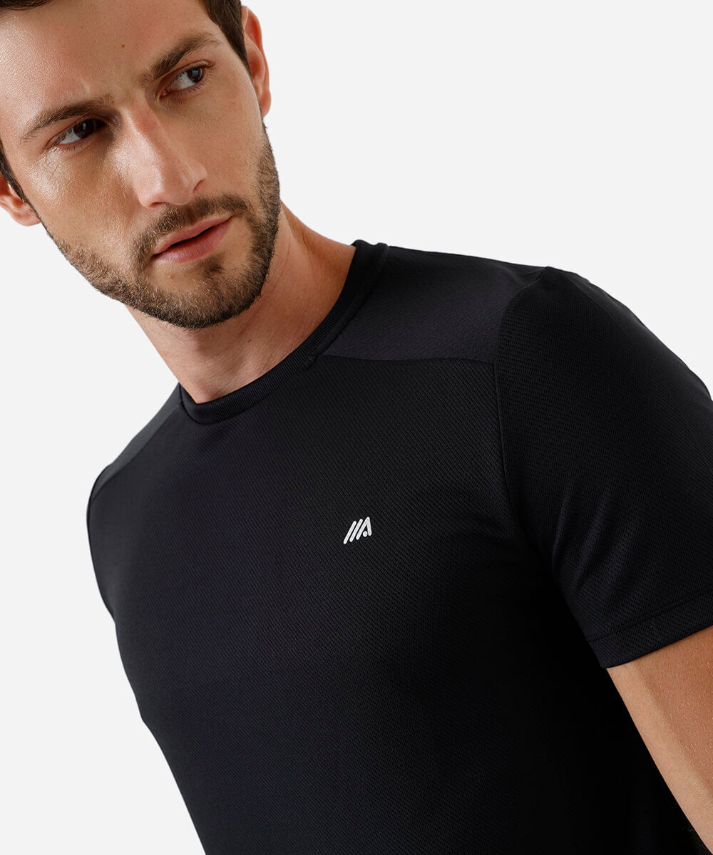 camiseta masculina esportiva com recorte preta