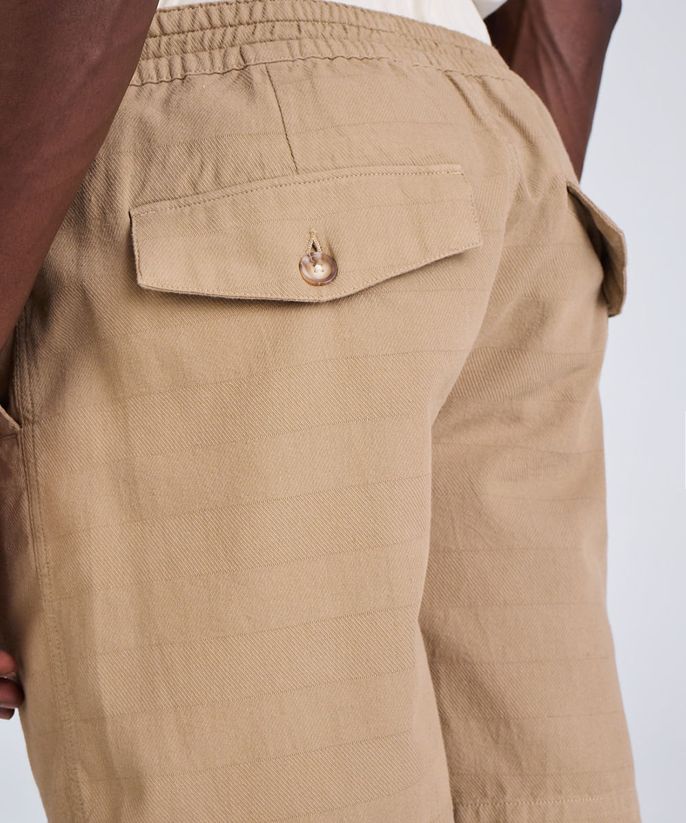 short jogger masculino de sarja texturizada bege