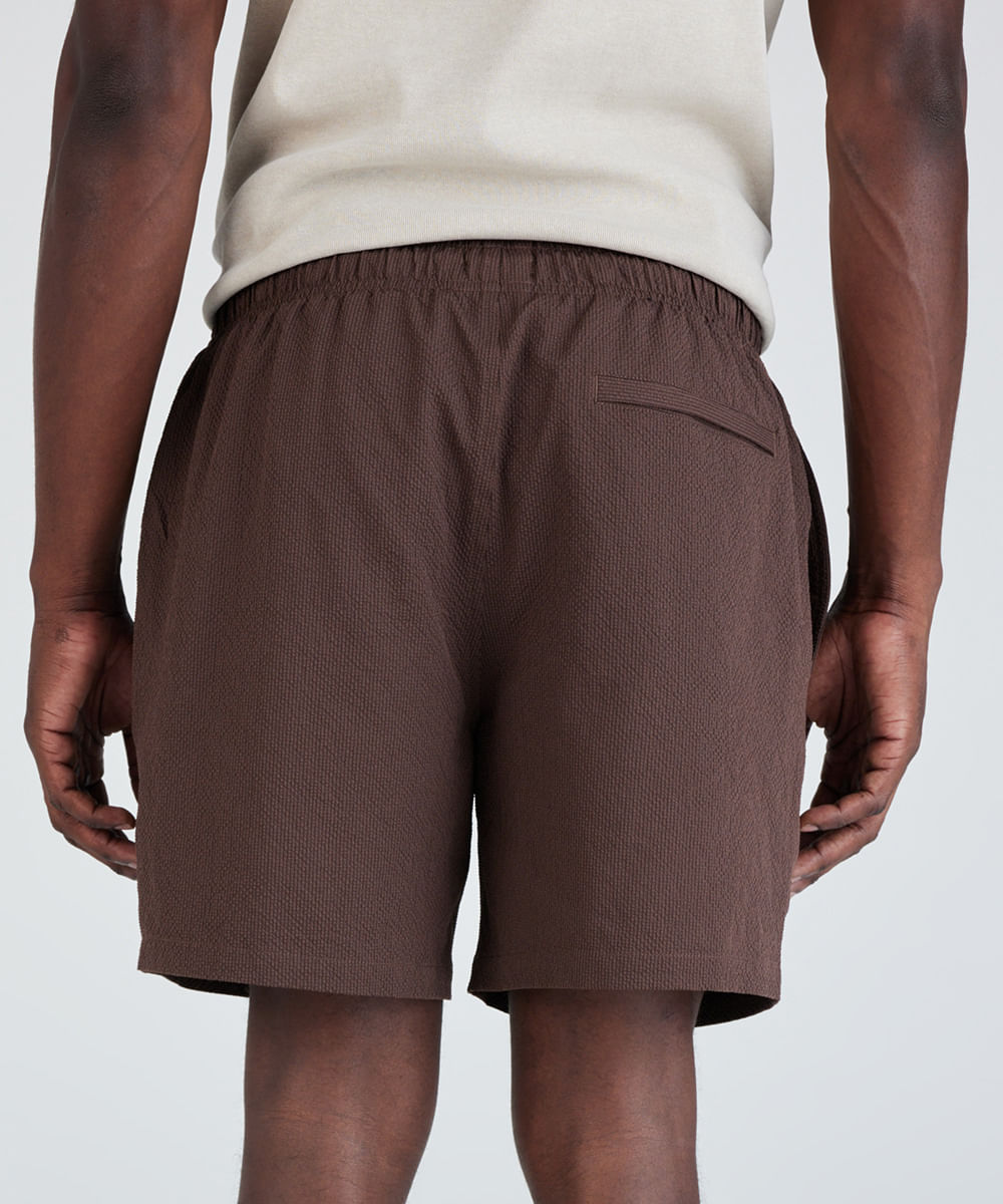 short reto masculino texturizado marrom