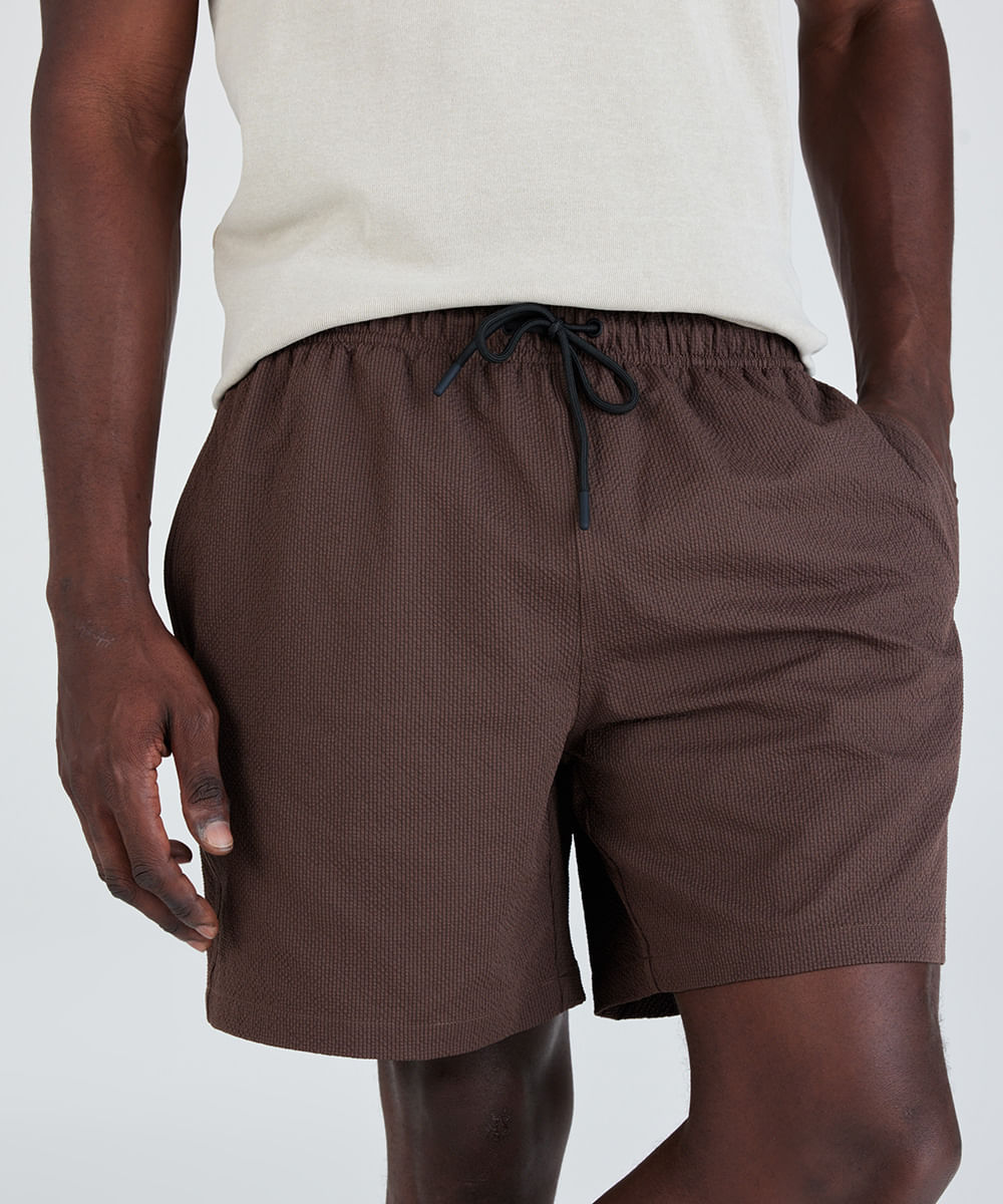 short reto masculino texturizado marrom