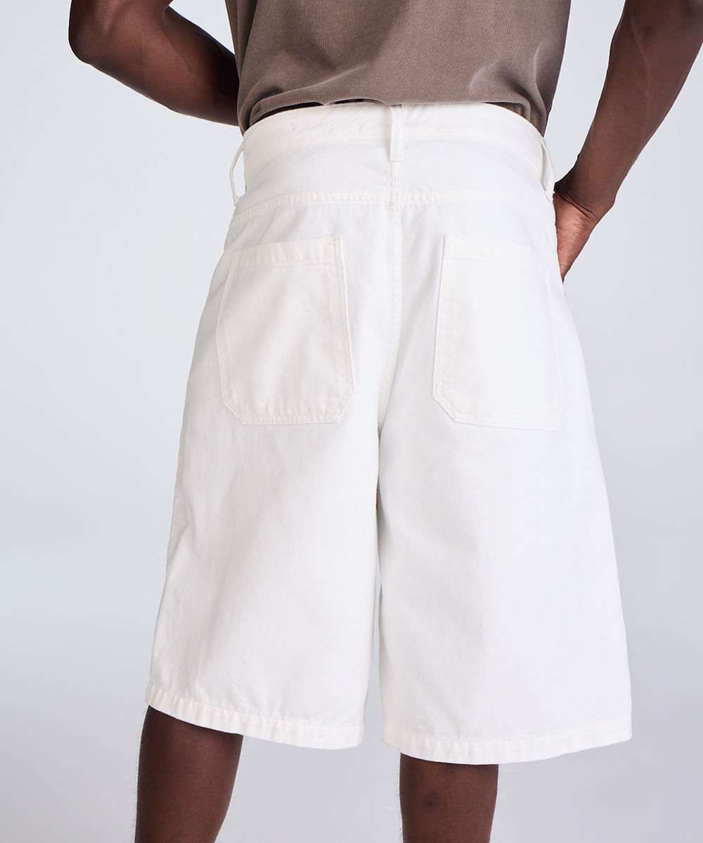 bermuda baggy masculina de sarja com recorte off white
