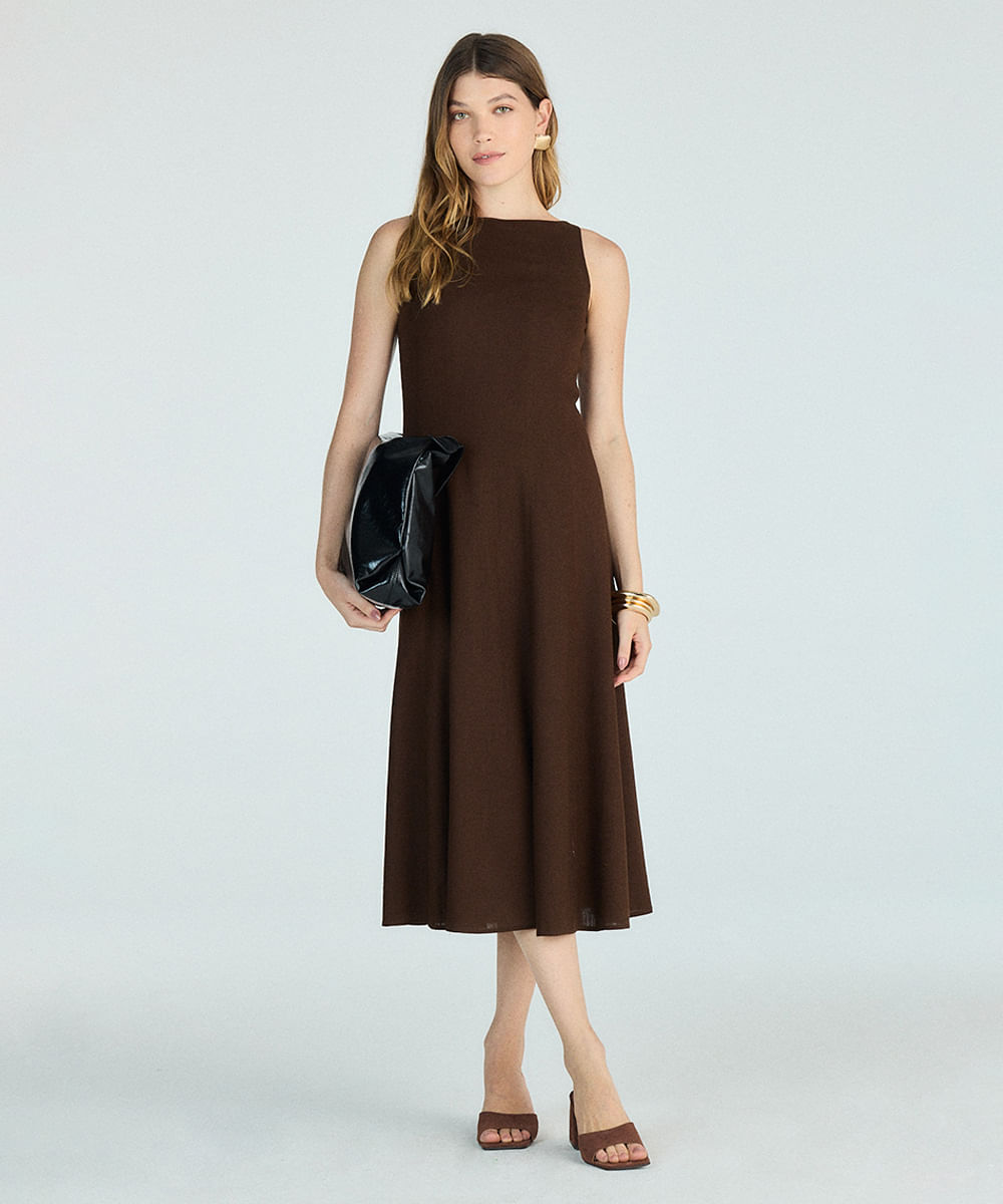 vestido evasê feminino de alfaiataria com linho marrom