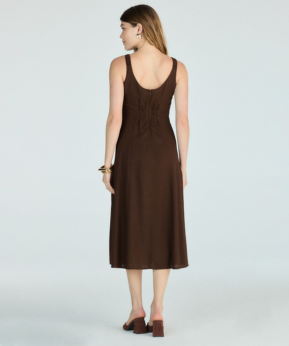 vestido evasê feminino de alfaiataria com linho marrom