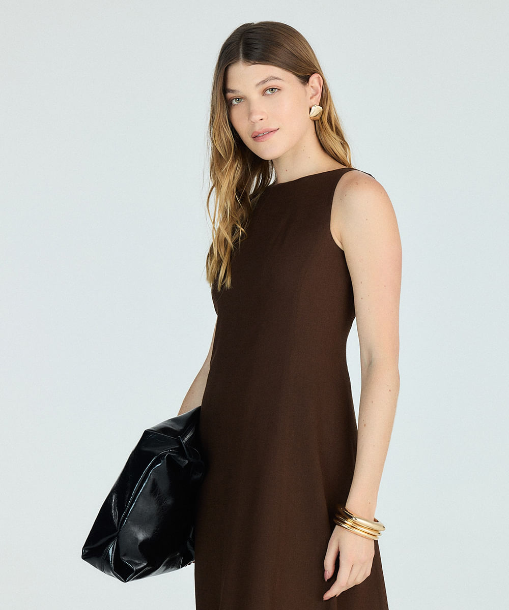 vestido evasê feminino de alfaiataria com linho marrom
