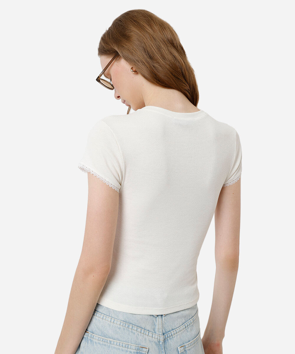 blusa baby look feminina com renda canelada cropped off white
