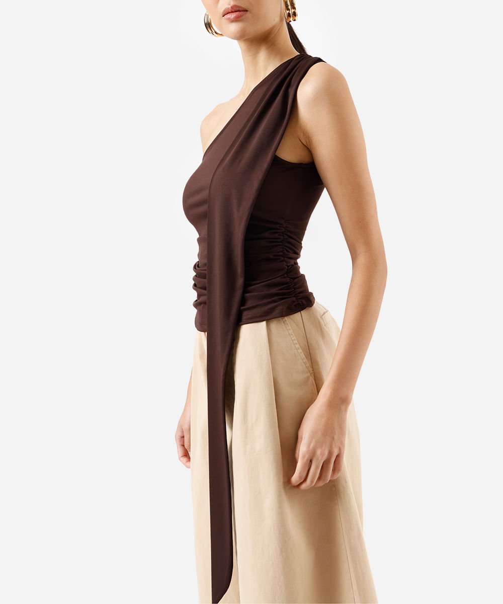 blusa ombro único feminina com lenço franzida marrom