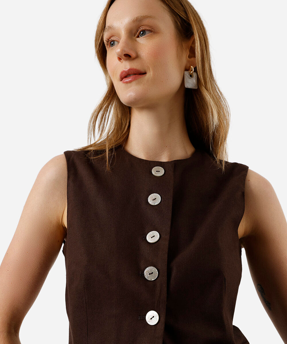 colete de alfaiataria feminino com linho marrom