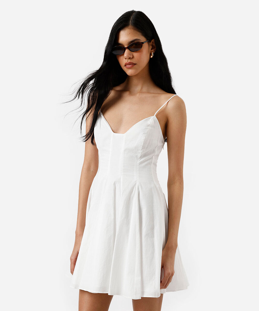 vestido curto alça fina feminino de algodão decote coração com recortes off white