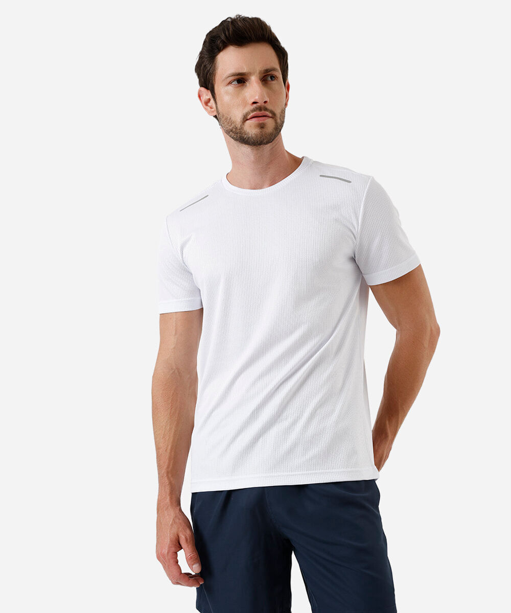 camiseta masculina esportiva quadriculada branca