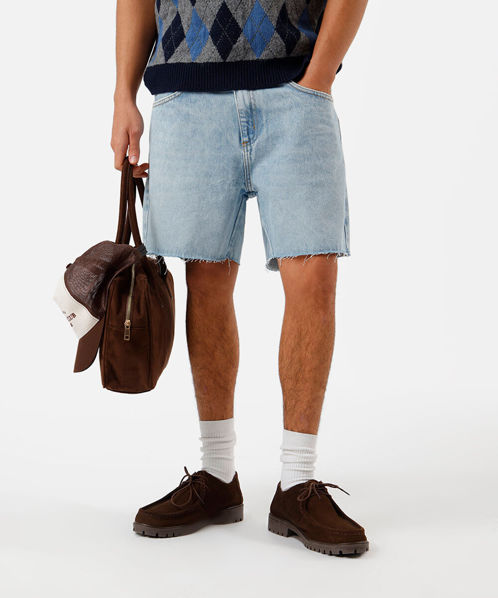 bermuda reta masculina jeans com barra a fio azul