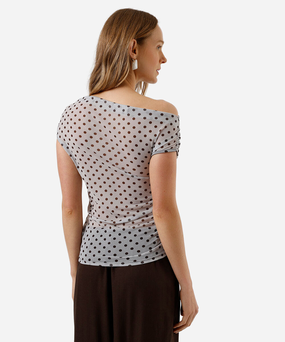 blusa assimétrica feminina de tule poá franzida off white
