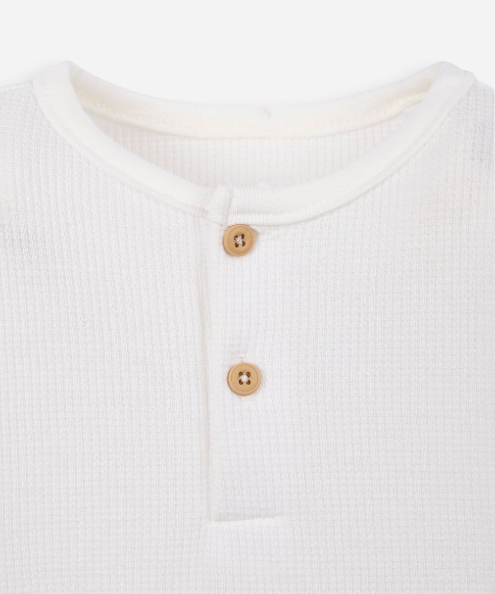 camiseta infantil com botões texturizada off white