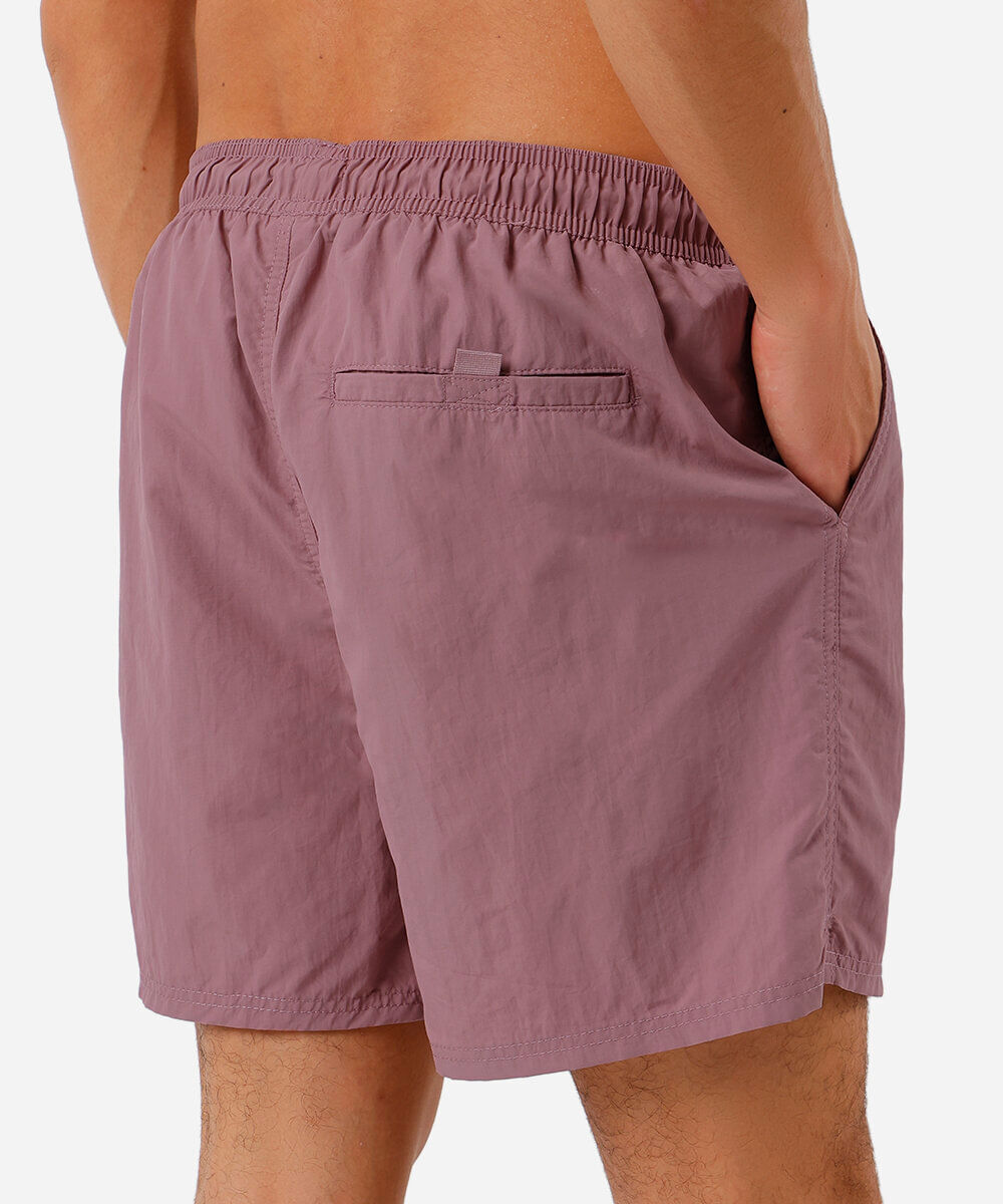 short masculino com bolsos e cordão rosa