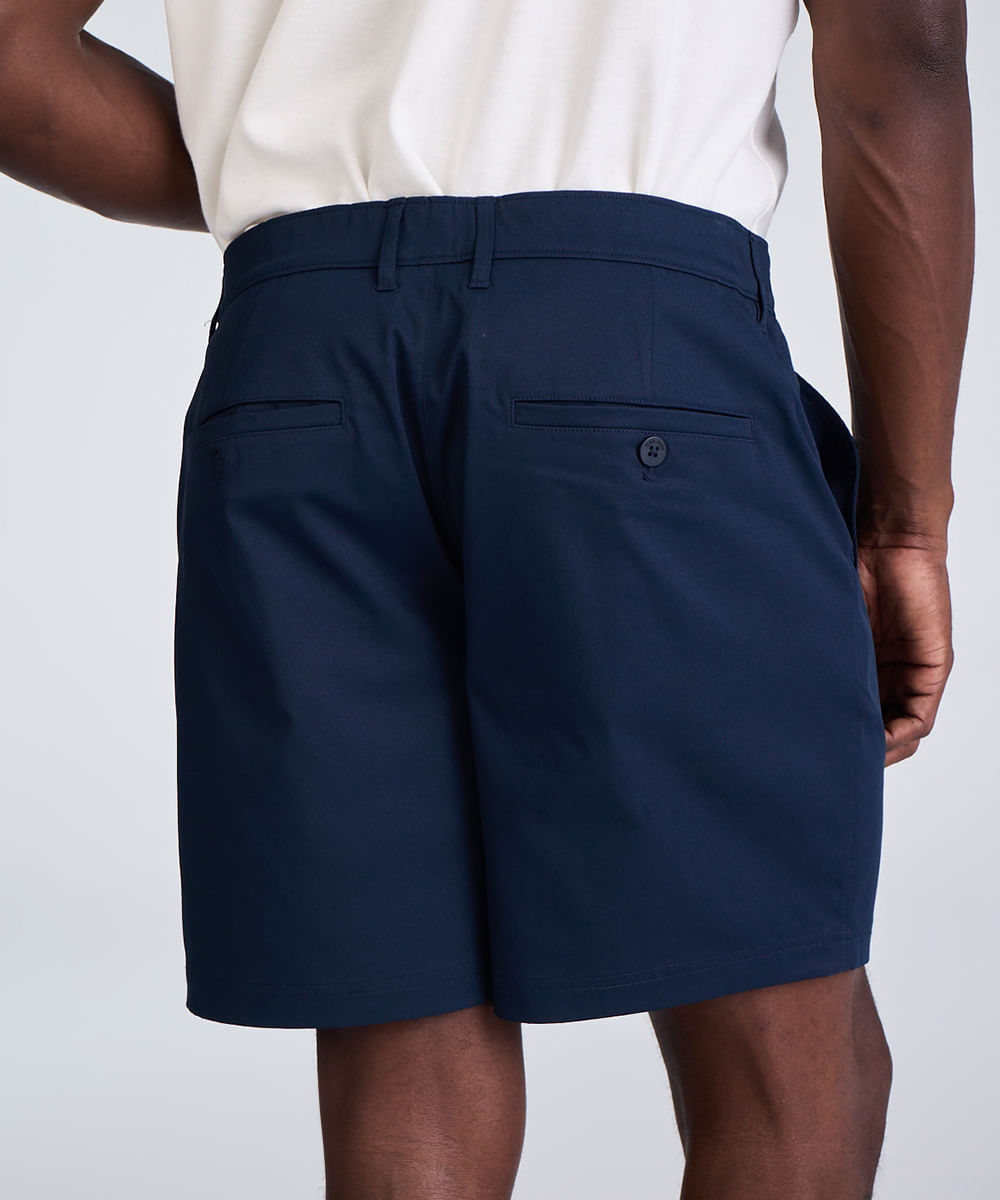 short reto masculino de alfaiataria com bolsos azul