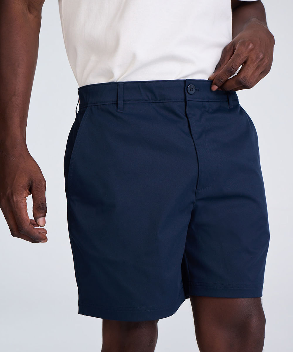 short reto masculino de alfaiataria com bolsos azul