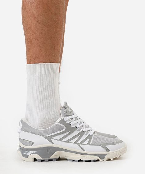 tênis esportivo ace com recortes cinza