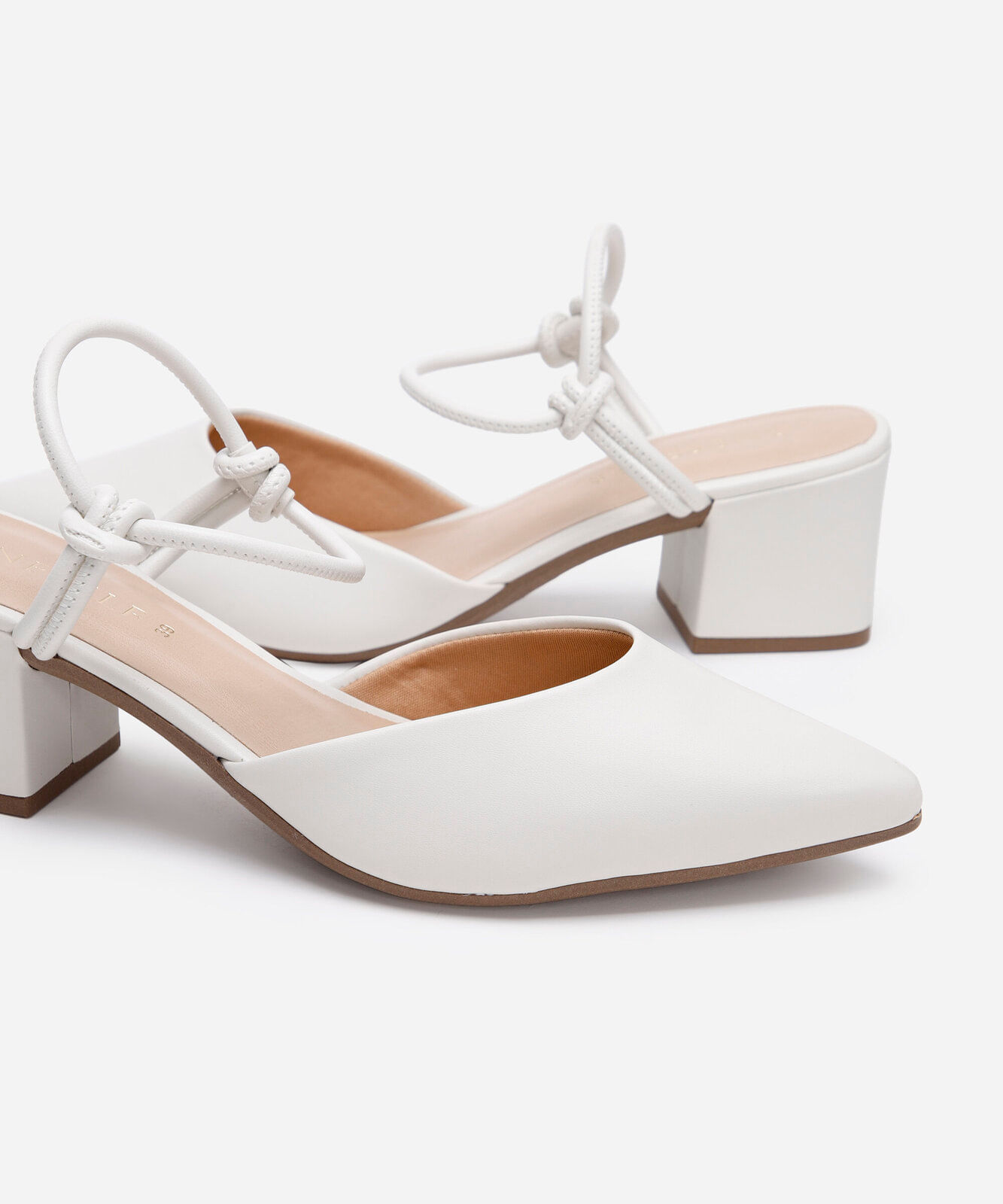 scarpin bico fino salto grosso oneself off white