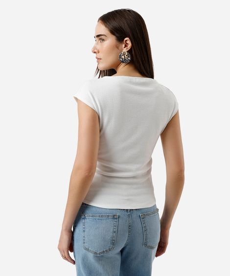 blusa feminina texturizada com pregas laterais off white