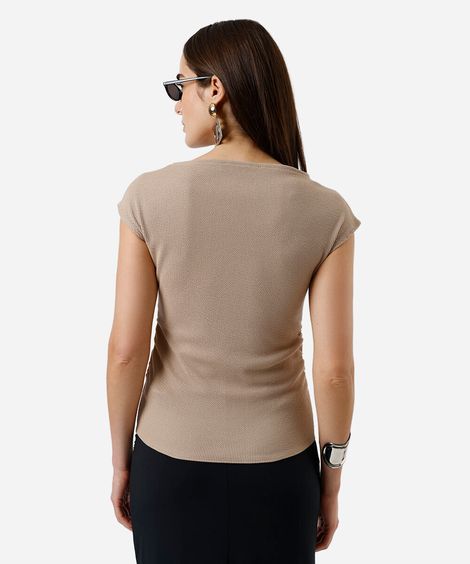 blusa feminina texturizada com pregas laterais bege