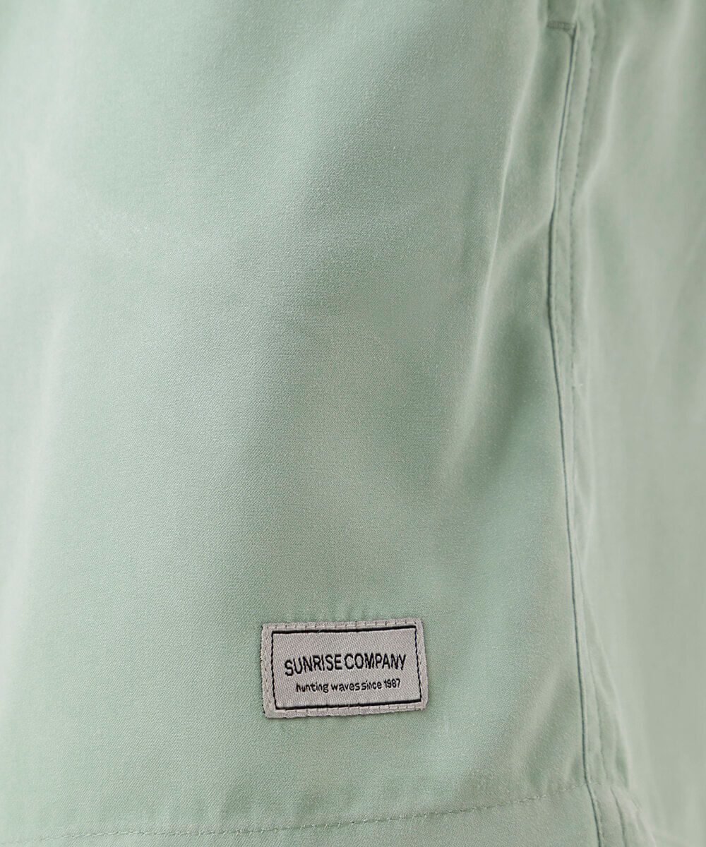 bermuda masculina em suede com bolsos elástico e cordão verde