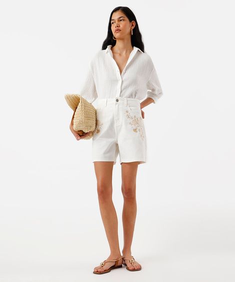 bermuda mom feminina de sarja com bordado floral off white
