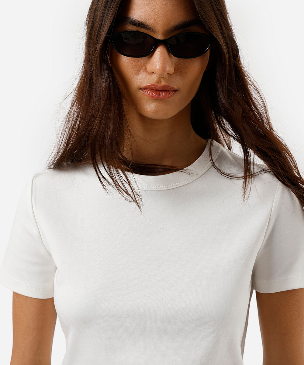 camiseta feminina manga curta regular off white