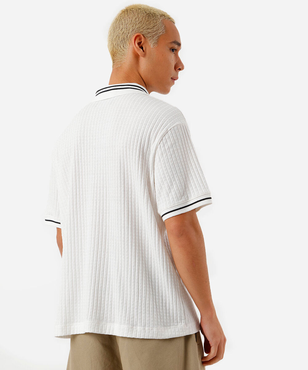 polo box fit masculina com bordado canelada off white