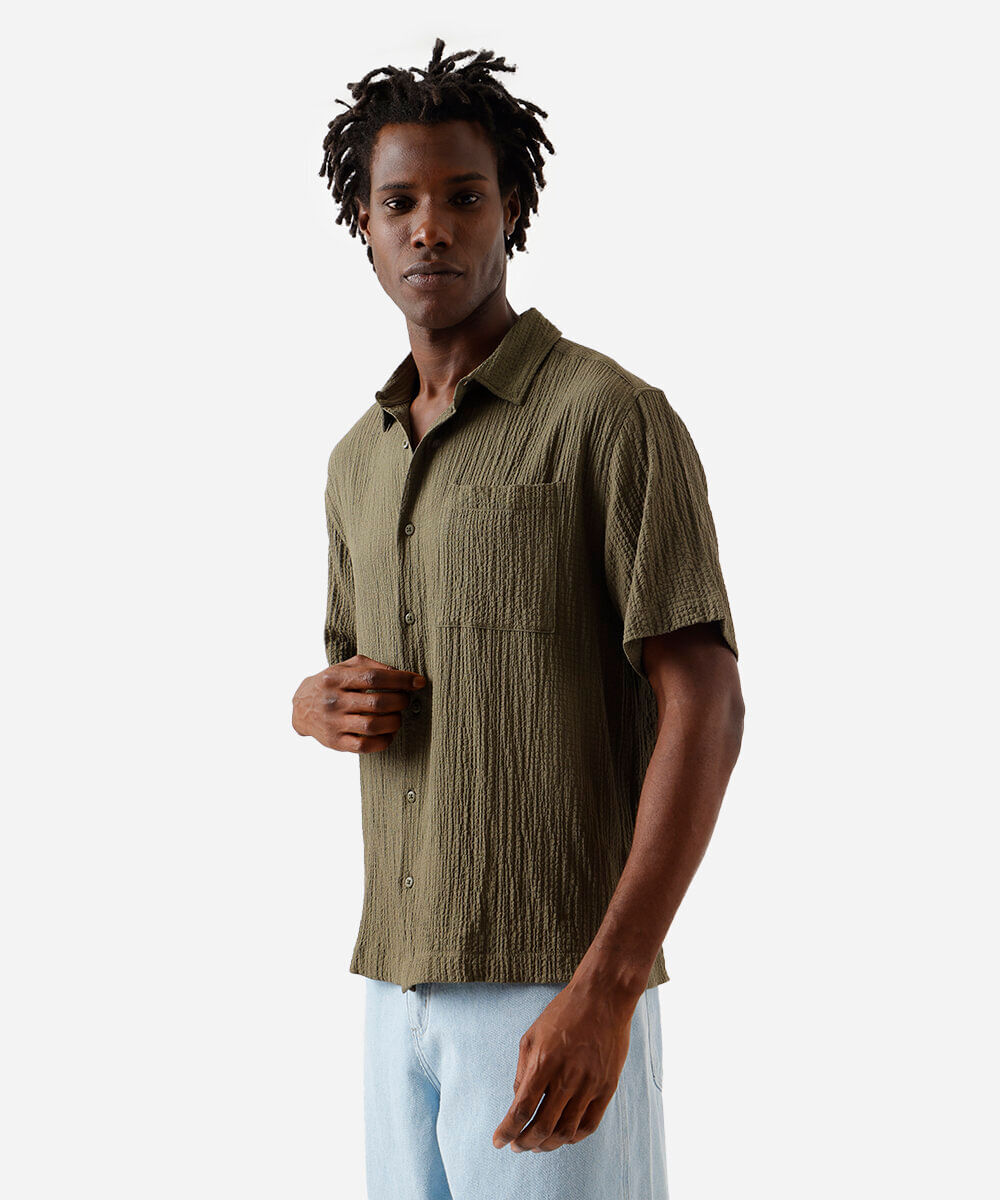 camisa masculina com bolso texturizada verde