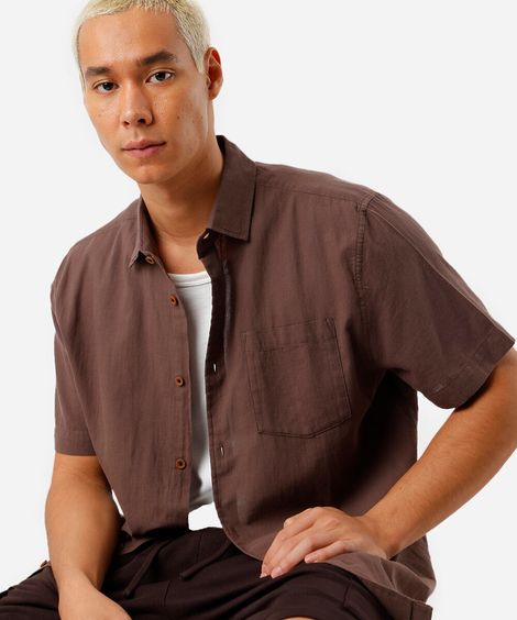 camisa masculina de algodão manga curta com bolso marrom