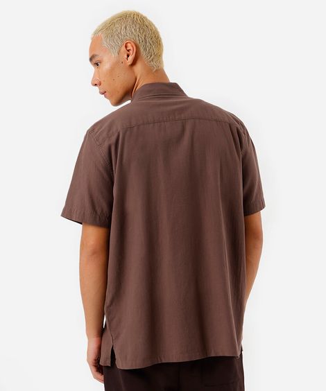 camisa masculina de algodão manga curta com bolso marrom