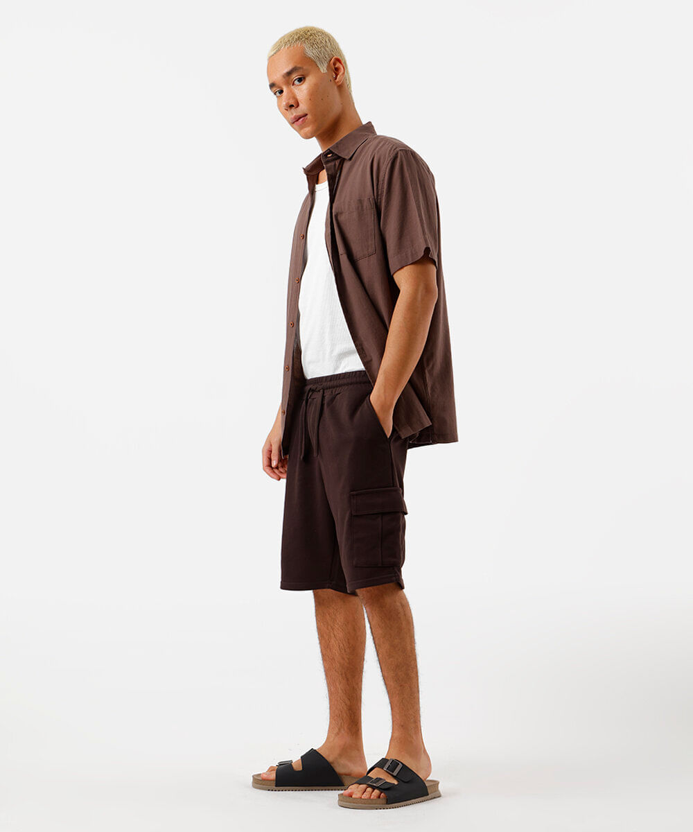 camisa masculina de algodão manga curta com bolso marrom