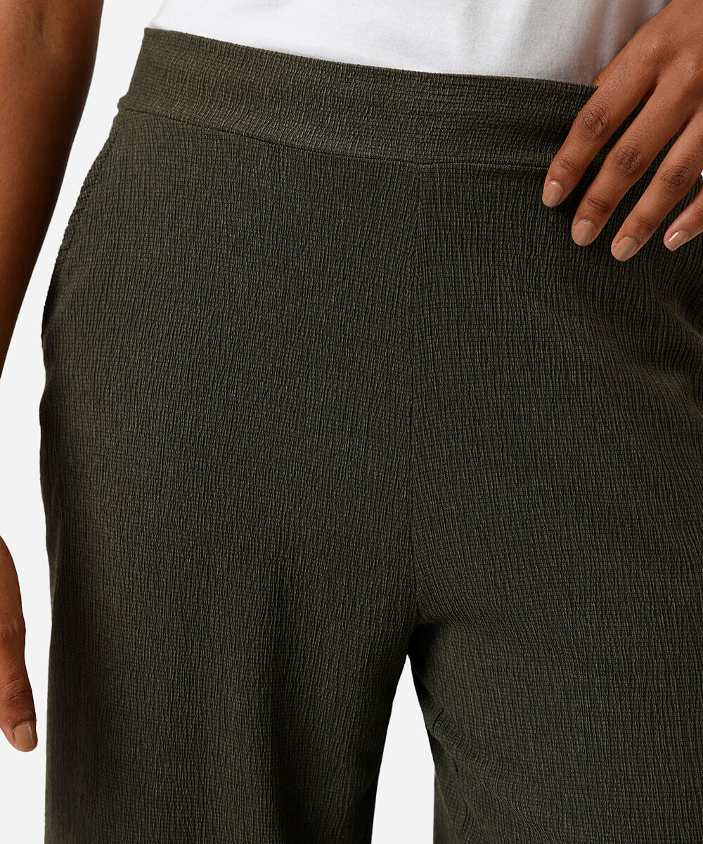 calça reta básica feminina cós elástico texturizada verde