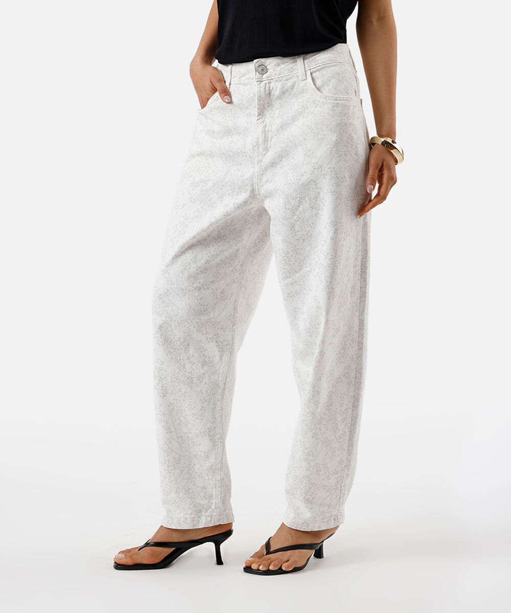 calça balloon feminina de sarja floral off white