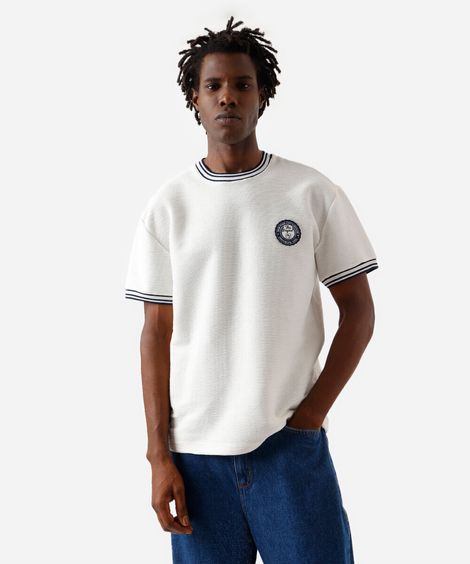camiseta box fit masculina bordada texturizada  off white