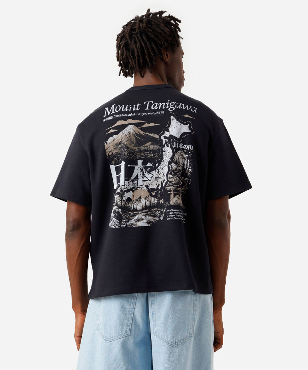 camiseta box fit masculina com algodão estampada preta