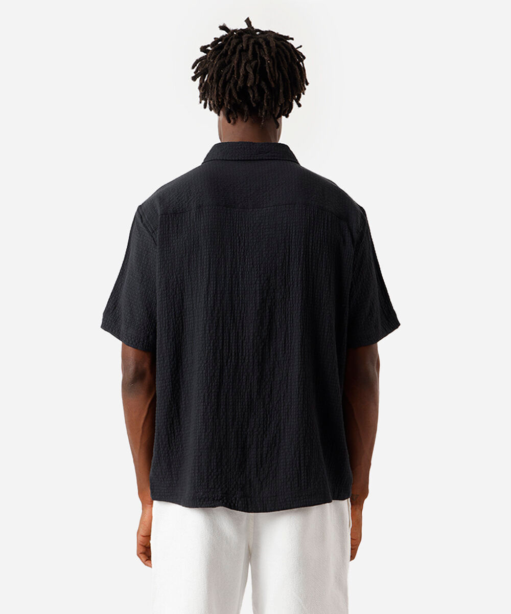camisa masculina com bolso texturizada preta
