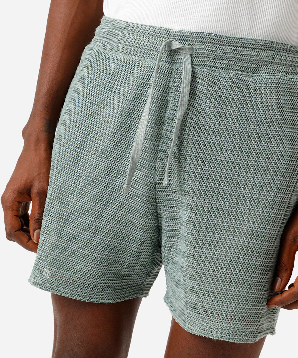 short jogger masculino de crochê texturizado verde