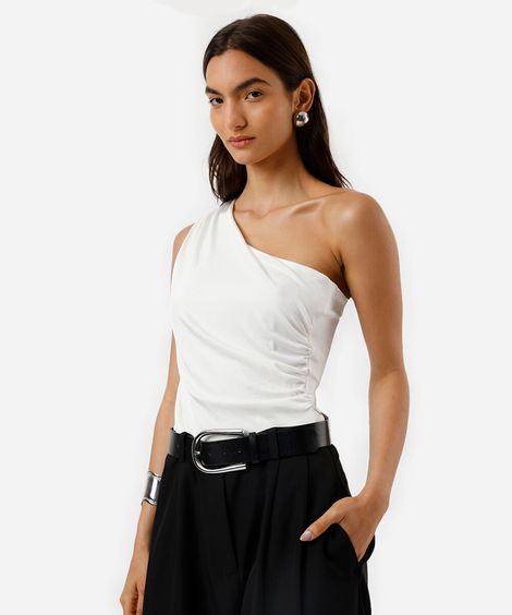 blusa ombro único feminina franzida acetinada off white
